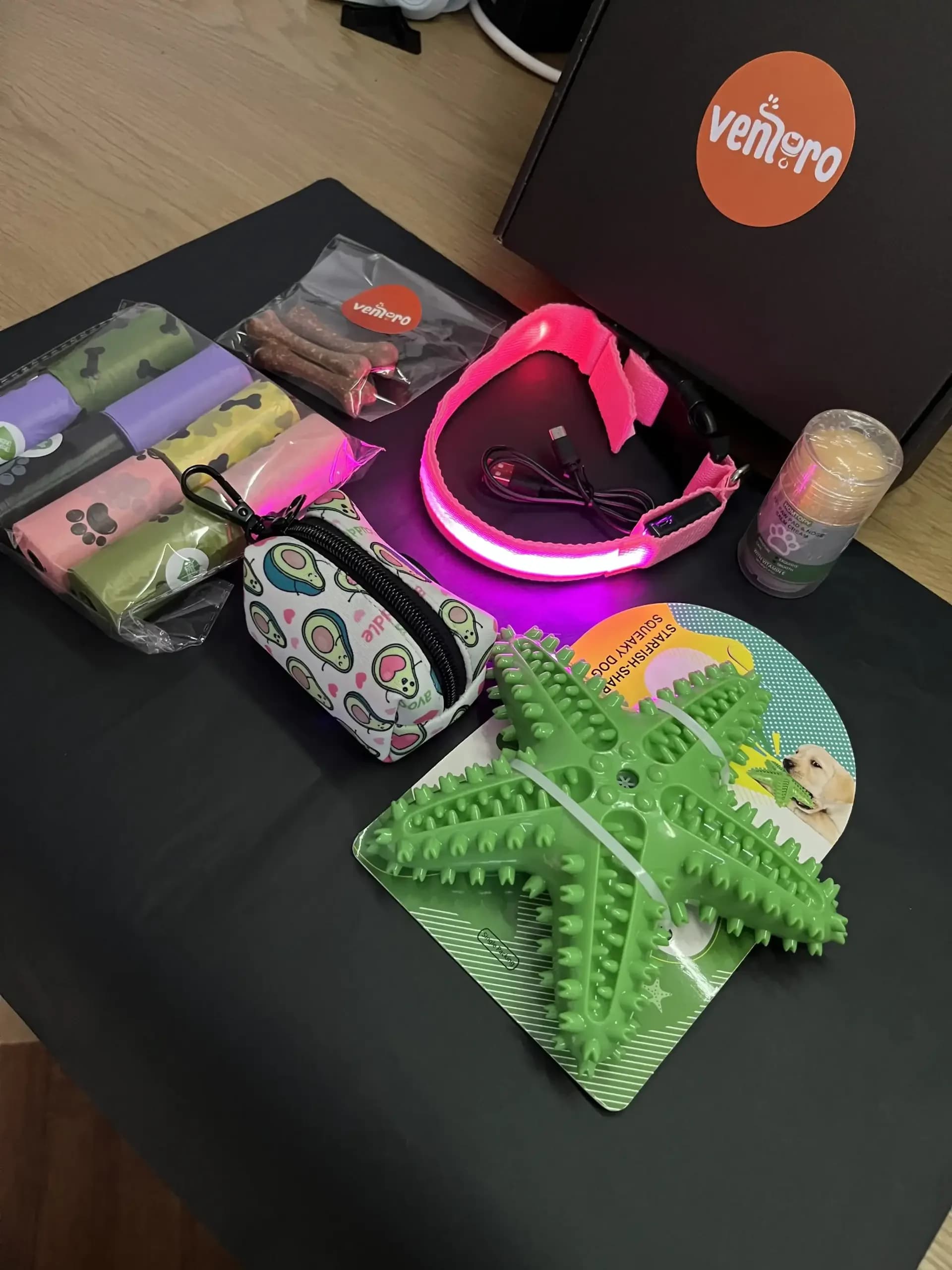 Výhodný set pro psa: LED obojek s USB nabíjením, sáčky, pouzdro a balzám na tlapky